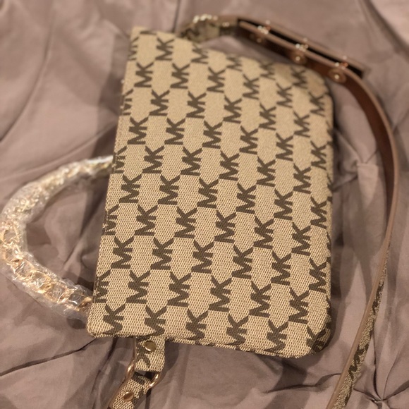 MK Michael Kors Belt Bag - Picture 4 of 7